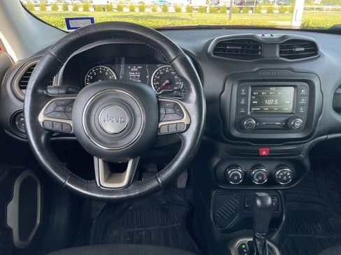 Used 2017 Jeep Renegade Latitude FWD image 11