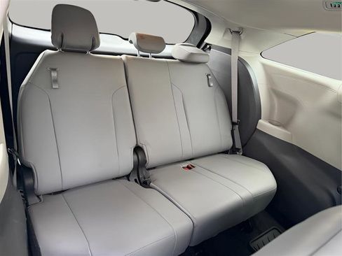 Used 2021 Toyota Sienna XLE FWD image 39