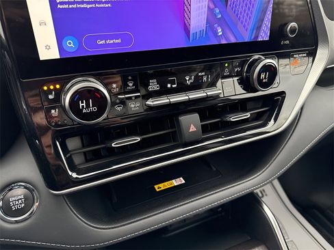 Used 2023 Toyota Highlander Limited image 29