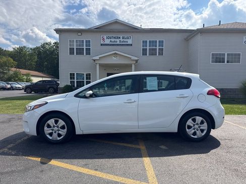 Used 2017 Kia Forte LX FWD image 1