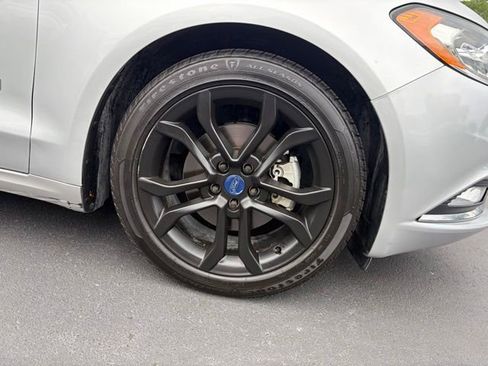 Used 2018 Ford Fusion SE w/ Equipment Group 601A FWD image 8