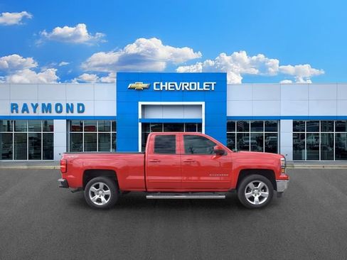 Used 2015 Chevrolet Silverado 1500 LT w/ LT Convenience Package AWD/4WD image 2