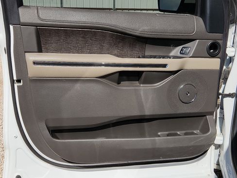 Used 2021 Ford Expedition Max Limited image 10