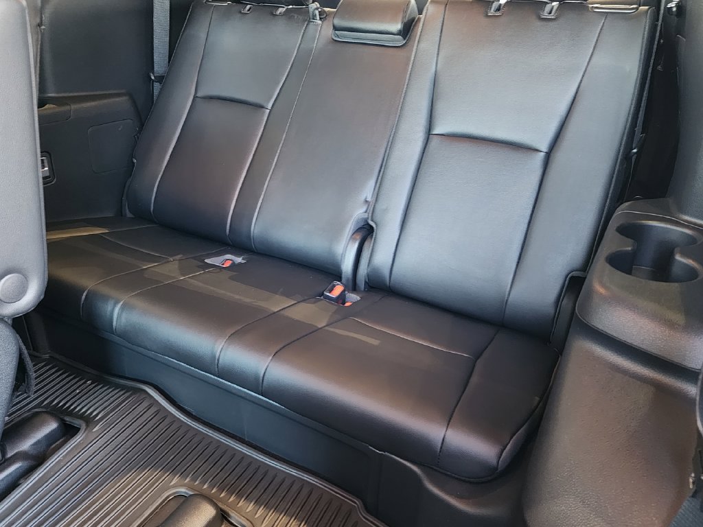 Used 2020 Toyota Highlander XLE FWD image 14