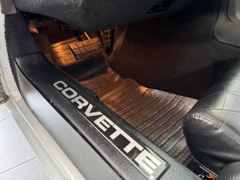 Used 1991 Chevrolet Corvette Coupe RWD image 12