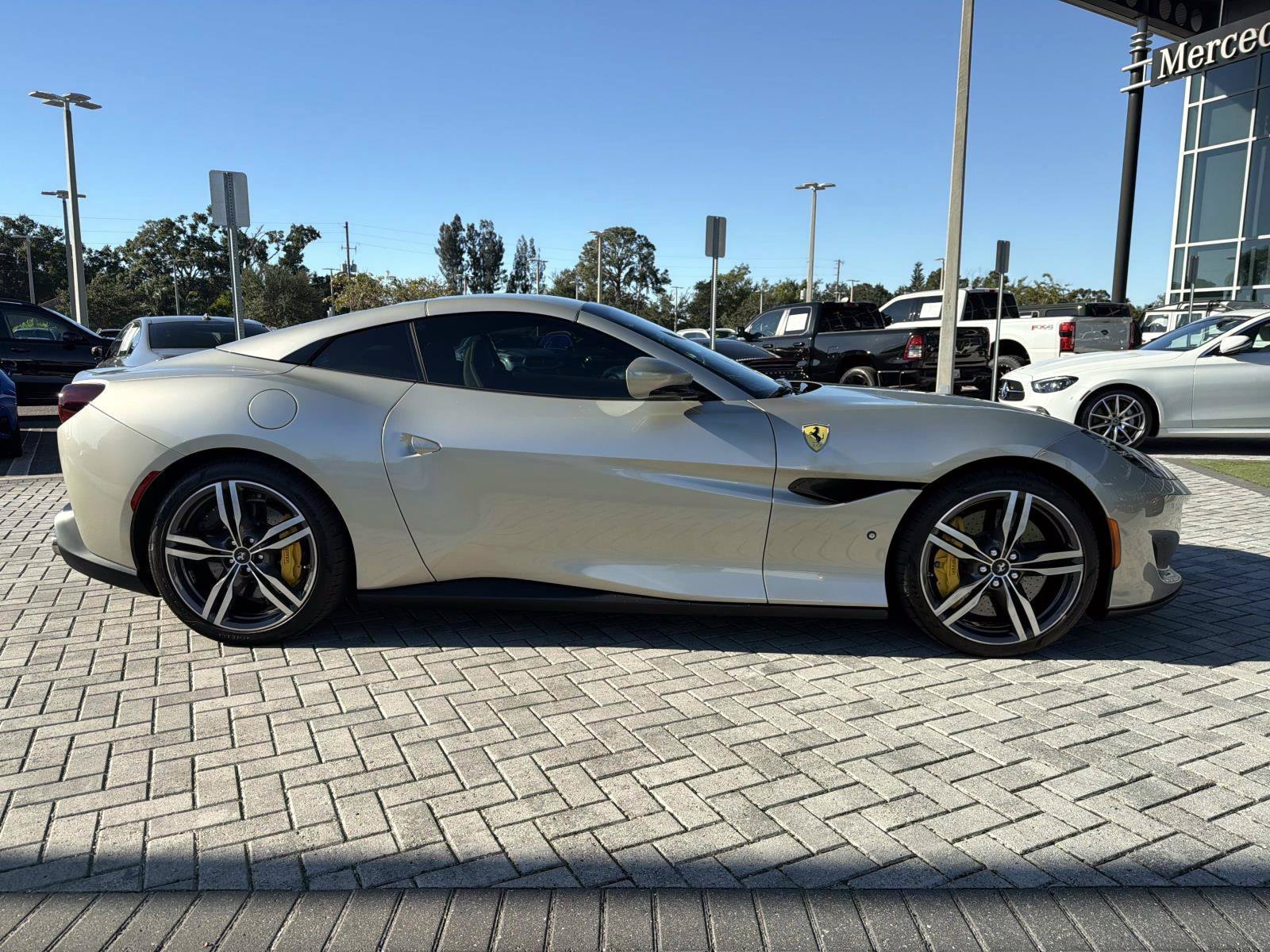 Used 2019 Ferrari Portofino RWD image 12