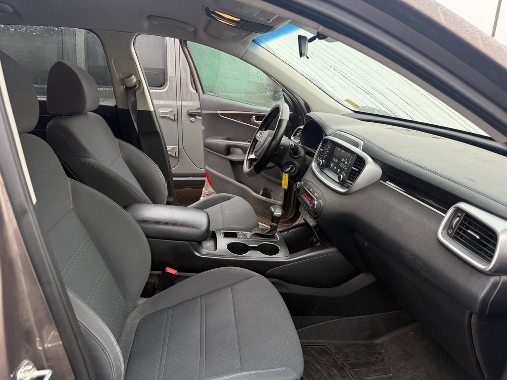 Used 2019 Kia Sorento S FWD image 9