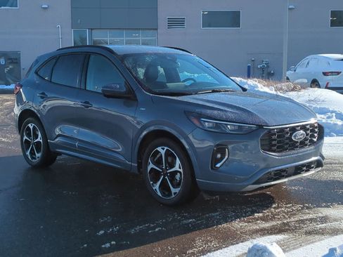 Used 2023 Ford Escape ST-Line Elite w/ Premium Technology Package image 2