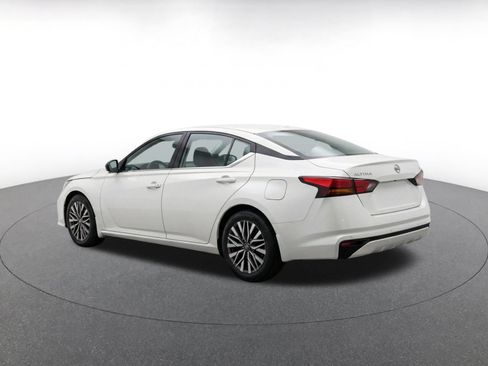 Used 2025 Nissan Altima 2.5 SV FWD image 7