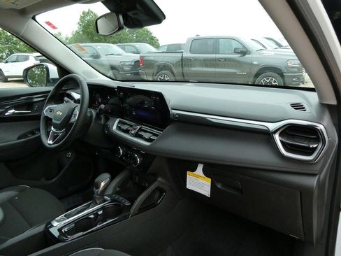 New 2026 Chevrolet TrailBlazer LT w/ Convenience Package AWD/4WD image 11