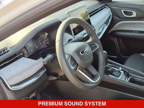 Used 2024 Jeep Compass Latitude AWD/4WD image 2