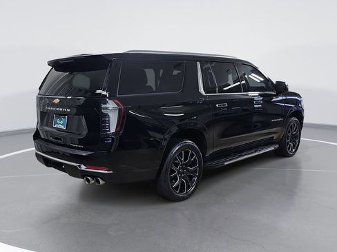 Used 2025 Chevrolet Suburban Premier AWD/4WD image 3