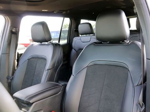 New 2025 Jeep Grand Cherokee L Laredo image 10