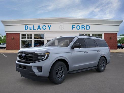 New 2026 Ford Expedition Active image 2