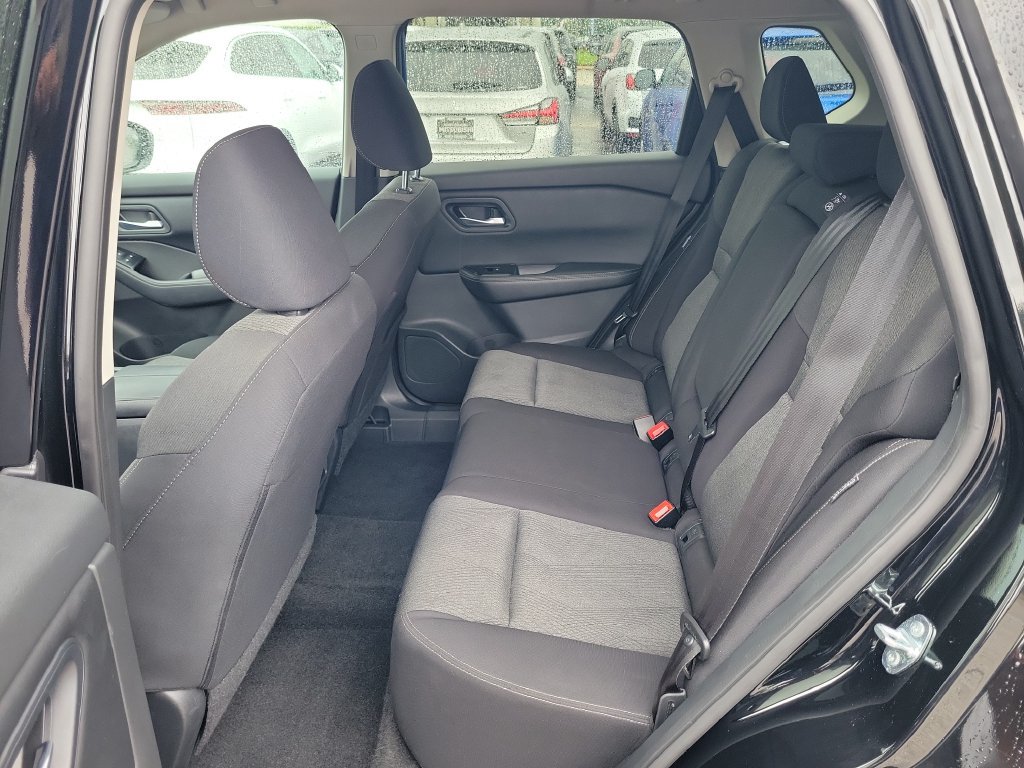 Used 2024 Nissan Rogue SV FWD image 9
