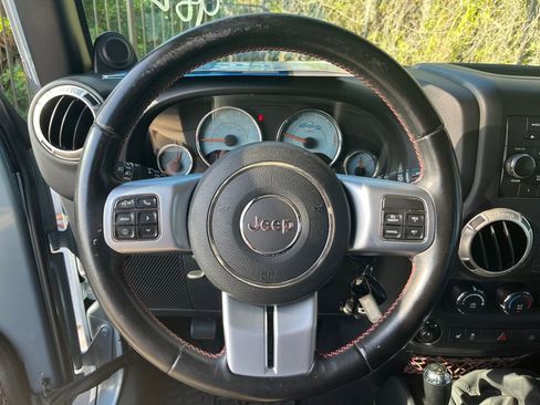 Used 2012 Jeep Wrangler Sahara image 18