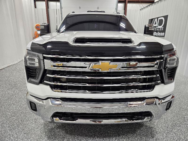 Used 2024 Chevrolet Silverado 3500 LTZ w/ LTZ Plus Package AWD/4WD image 2