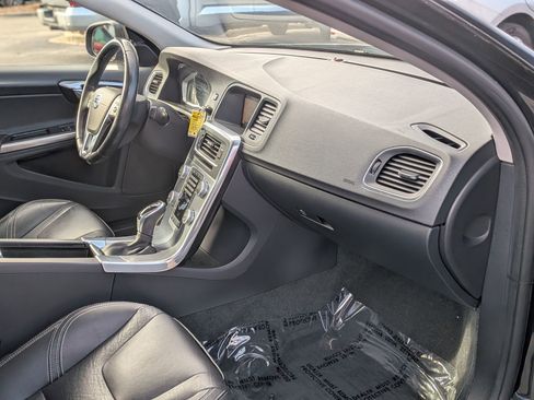 Used 2018 Volvo S60 T5 Dynamic w/ Vision Package image 22