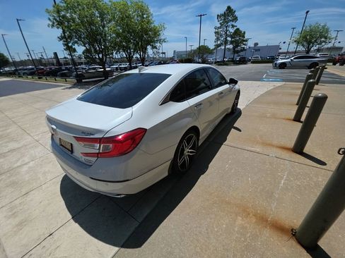 Used 2021 Honda Accord Touring image 5