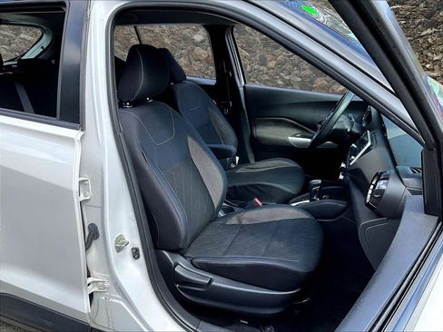 Used 2018 Nissan Kicks SV image 7