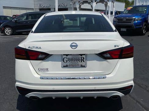 Used 2021 Nissan Altima 2.5 SV w/ SV Premium Package FWD image 4