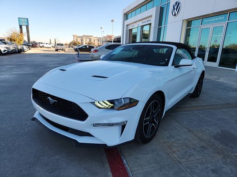 Used 2023 Ford Mustang Premium image 3
