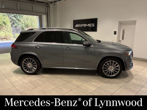Used 2020 Mercedes-Benz GLE 450 4MATIC image 3
