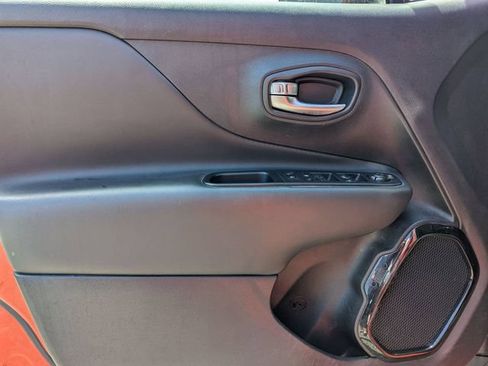 Used 2018 Jeep Renegade Altitude AWD/4WD image 14