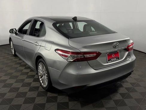 Used 2019 Toyota Camry XLE FWD image 5