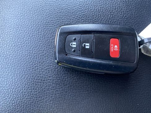 Used 2025 Toyota RAV4 XLE AWD/4WD image 34
