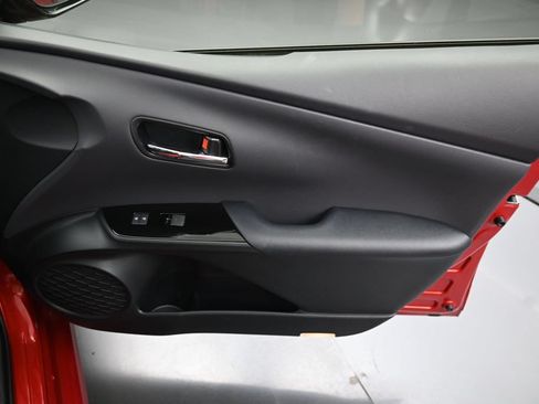 Certified 2019 Toyota Prius XLE AWD/4WD image 32