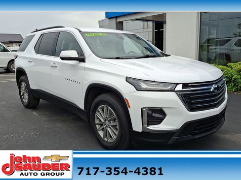 Used 2023 Chevrolet Traverse LT w/ Rear Camera Mirror Package AWD/4WD image 1