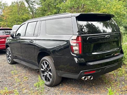 Used 2023 Chevrolet Suburban RST w/ Sport Performance Package AWD/4WD image 3