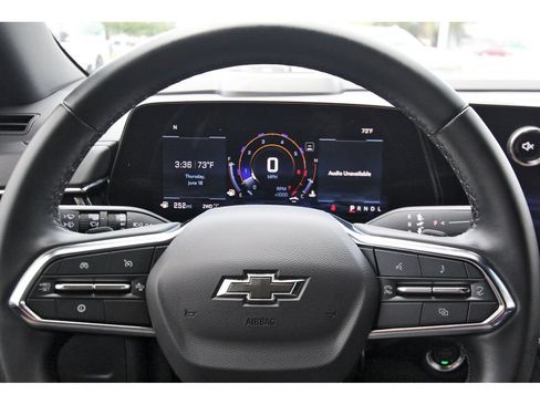 Used 2025 Chevrolet Suburban Z71 AWD/4WD image 13