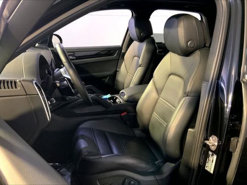 Used 2022 Porsche Cayenne image 5
