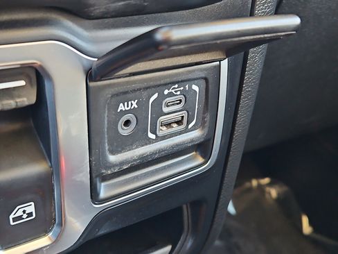 Used 2020 Jeep Wrangler Sport image 9