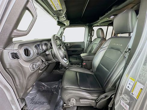 Used 2018 Jeep Wrangler Unlimited Sahara image 19
