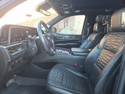 Used 2022 Cadillac Escalade ESV Sport Platinum w/ Heavy-Duty Trailer Package AWD/4WD image 7
