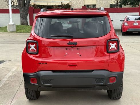 Used 2023 Jeep Renegade Latitude AWD/4WD image 5