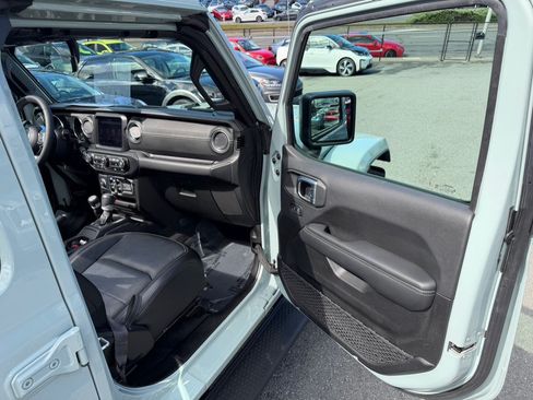 Used 2023 Jeep Wrangler Unlimited Sahara AWD/4WD image 36