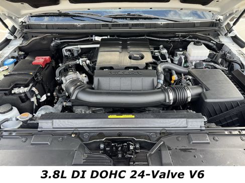 Used 2024 Nissan Frontier SL w/ Technology Package image 12