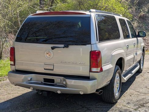 Used 2004 Cadillac Escalade ESV AWD image 22