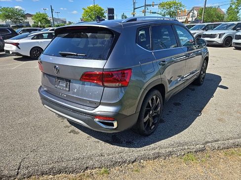 Used 2022 Volkswagen Taos SE AWD/4WD image 3