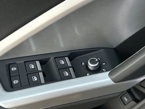 New 2025 Audi Q3 2.0T Premium image 13