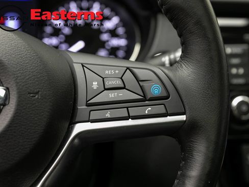 Used 2019 Nissan Rogue SV w/ Sun & Sound Touring Package AWD/4WD image 15