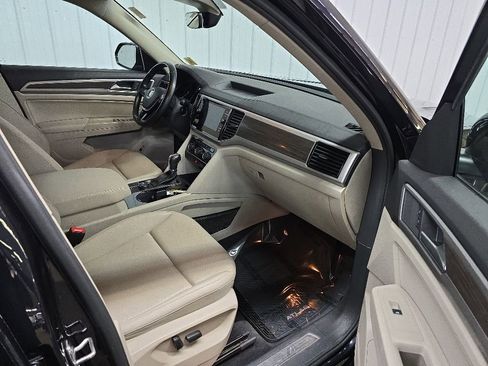 Used 2018 Volkswagen Atlas SEL AWD/4WD image 16