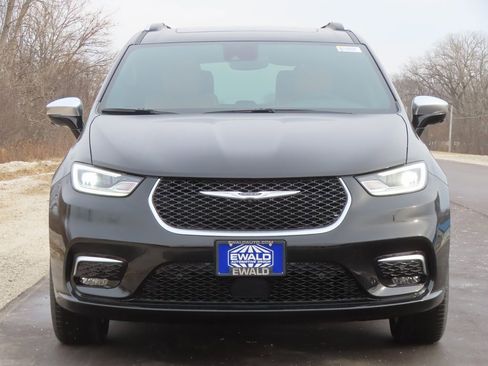 New 2026 Chrysler Pacifica Pinnacle w/ Trailer Tow Group image 20