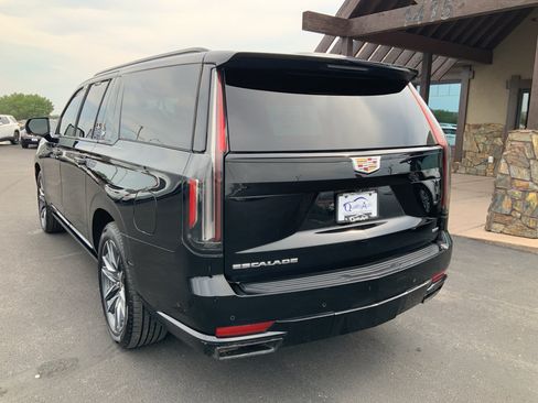 Used 2022 Cadillac Escalade ESV Sport Platinum AWD/4WD image 8