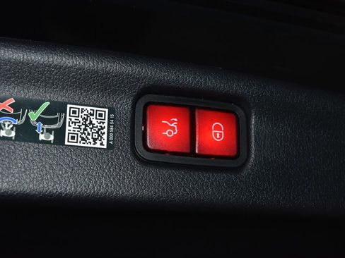 Certified 2025 Mercedes-Benz C 300 4MATIC Sedan image 25