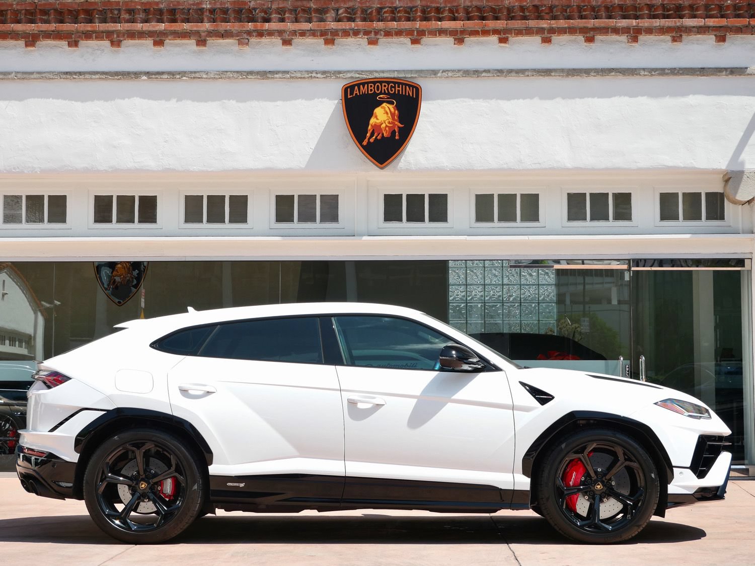 Used 2023 Lamborghini Urus S AWD/4WD image 2